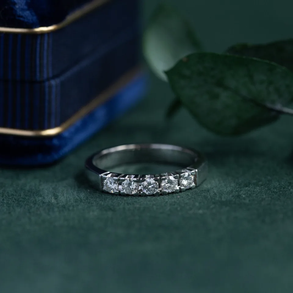 Vintage 14K White Gold Memoire Ring with Diamond