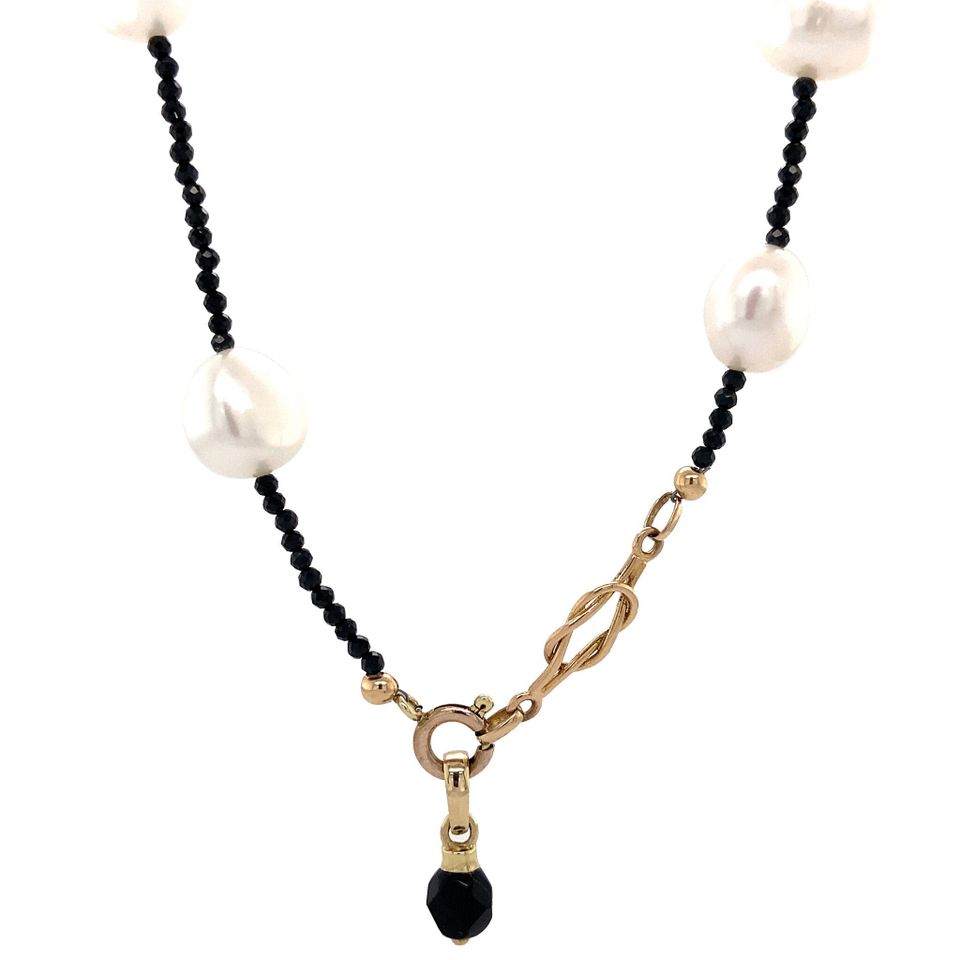 Vintage Onyx Necklace with White Pearls and a 14K Gold Clasp 41 cm