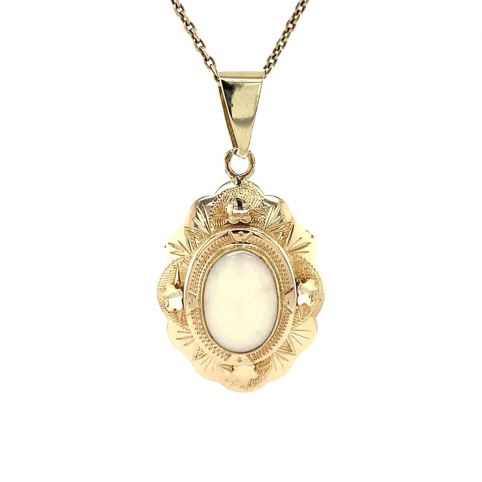 Vintage 14K Gold Pendant with Opal