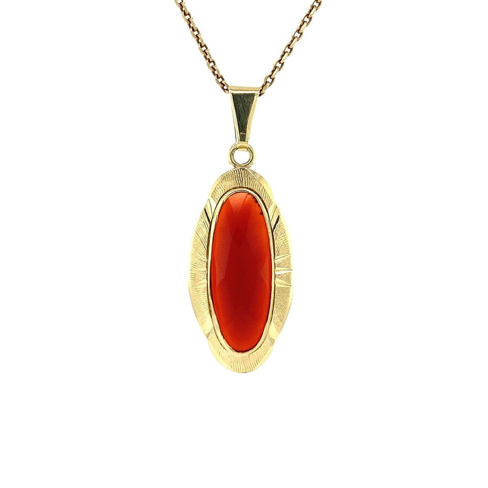 Vintage 14K Gold Pendant with Carnelian