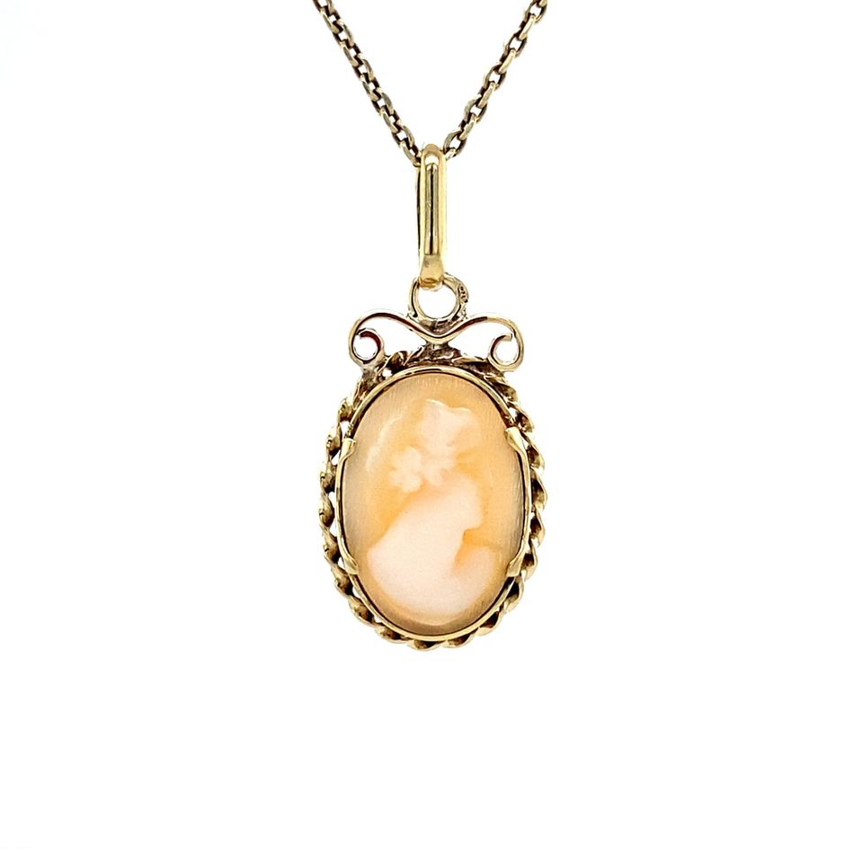 Vintage 14K Gold Pendant with Cameo