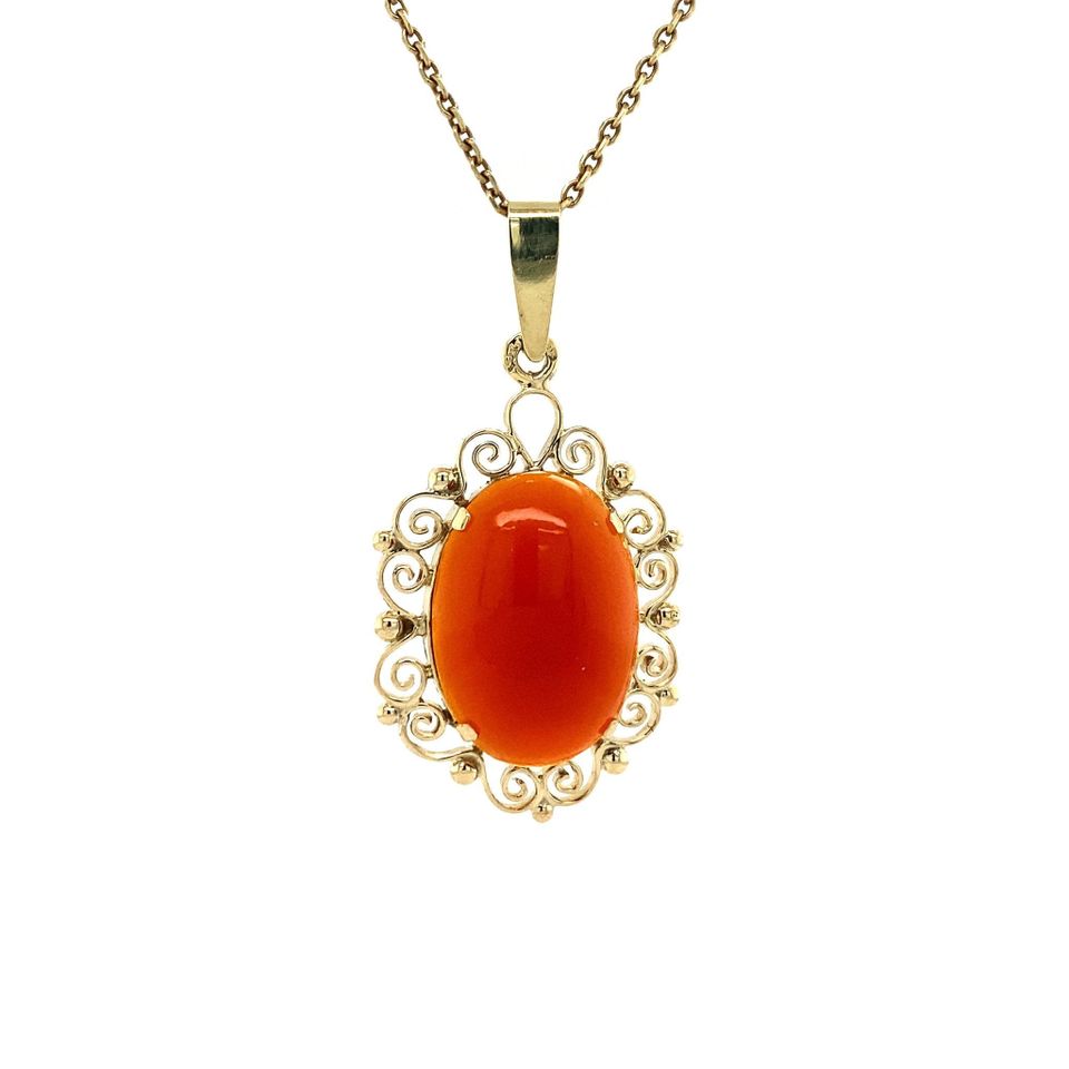 Vintage 14K Gold Pendant with Carnelian