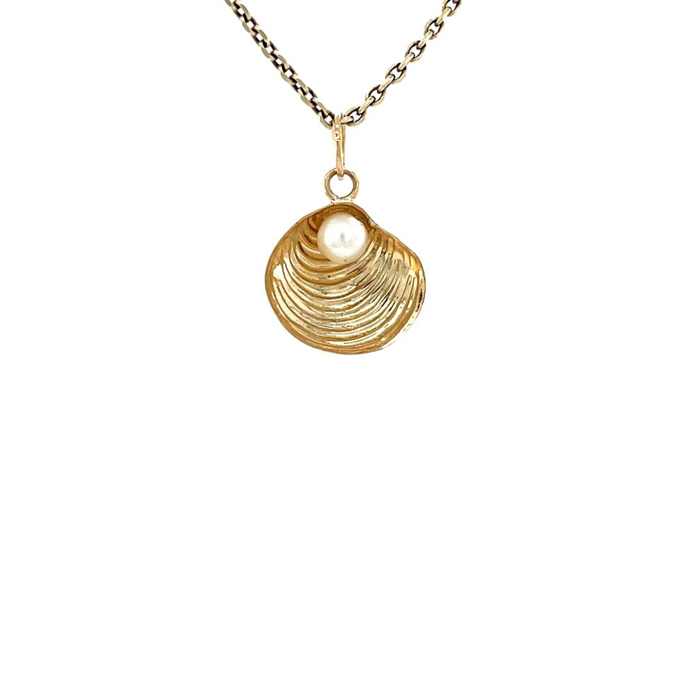 Vintage 14K Gold Schelp Pendant with Pearl