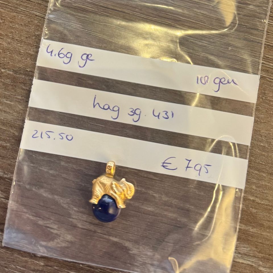 Vintage 18K Gold Elephant Pendant with Lapis Lazuli