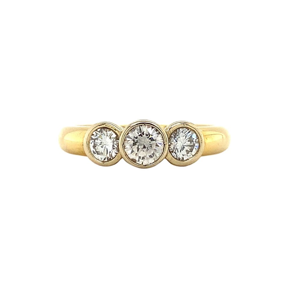 Vintage 18K Gold Ring with Diamond