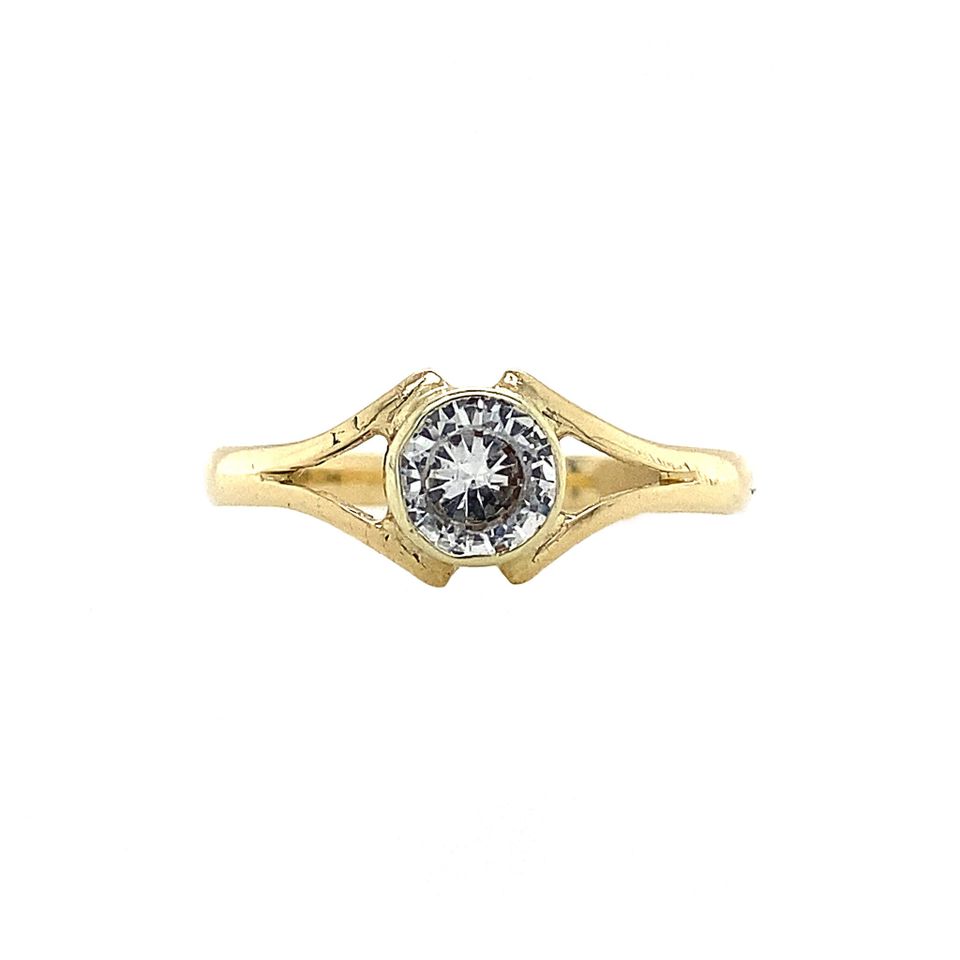 Vintage 14K Gold Ring with Synthetic Spinel