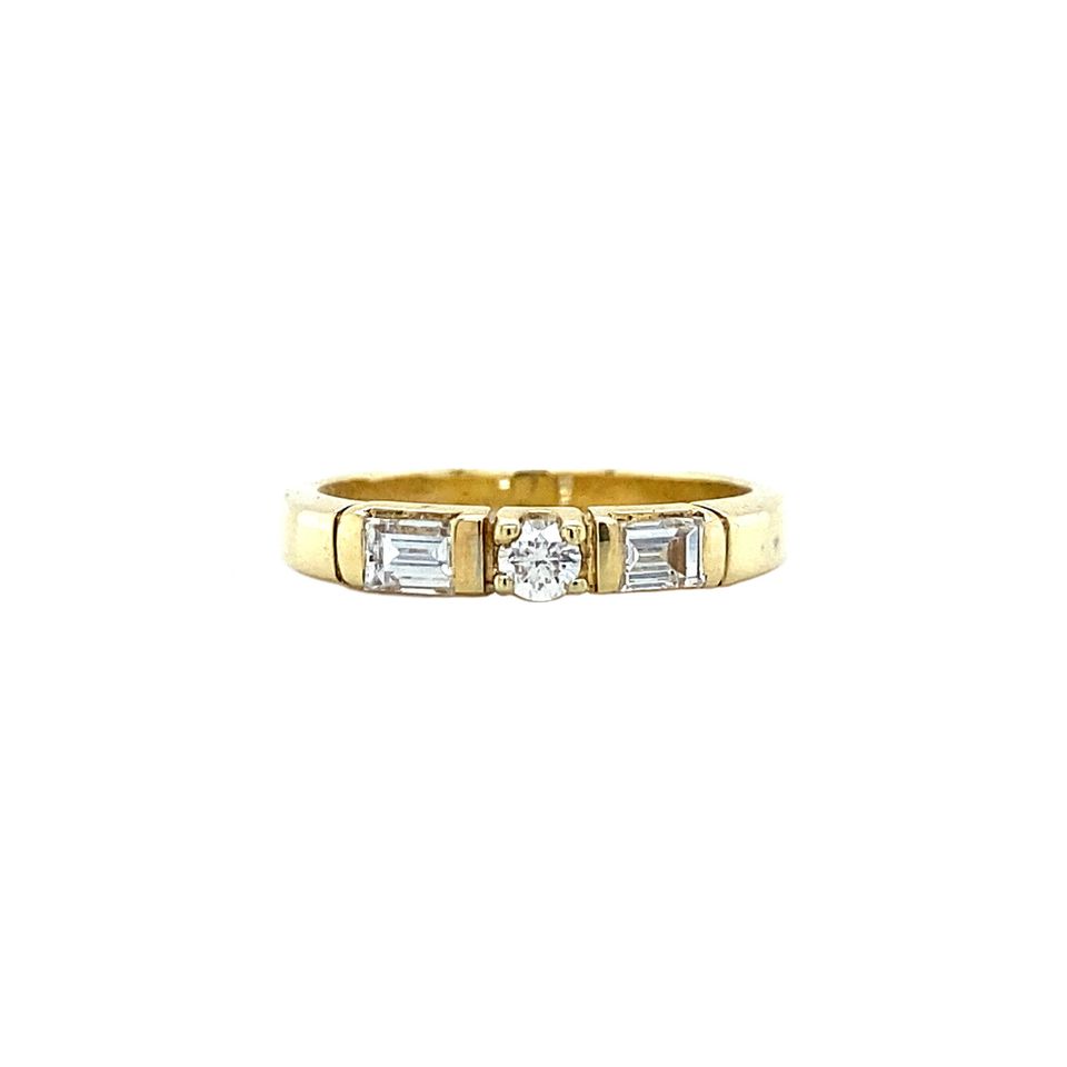 Vintage 14K Gold Ring with Diamond