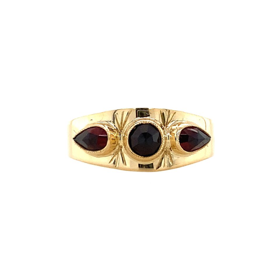 Vintage 14K Gold Ring with Garnet