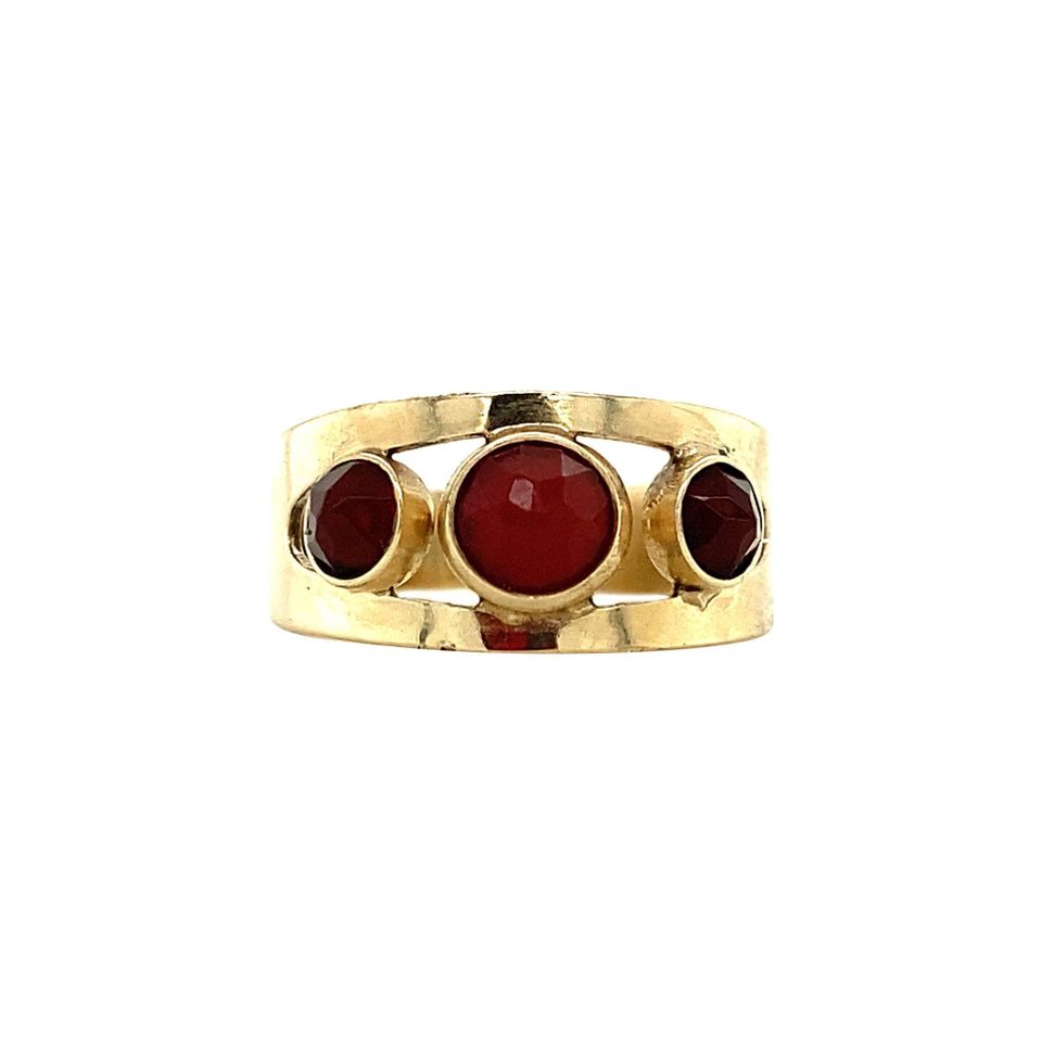 Vintage 14K Gold Ring with Carnelian