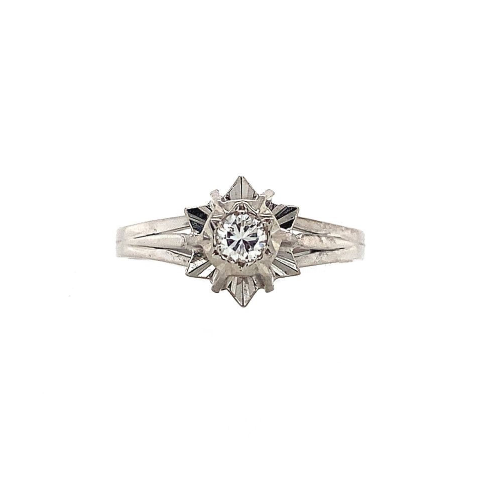 Vintage 18K White Gold Solitaire Ring with Diamond