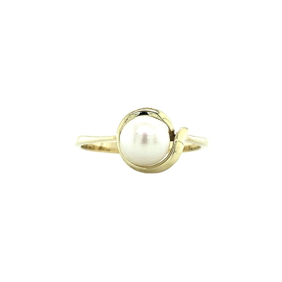 Vintage 14K Gold Ring with Pearl