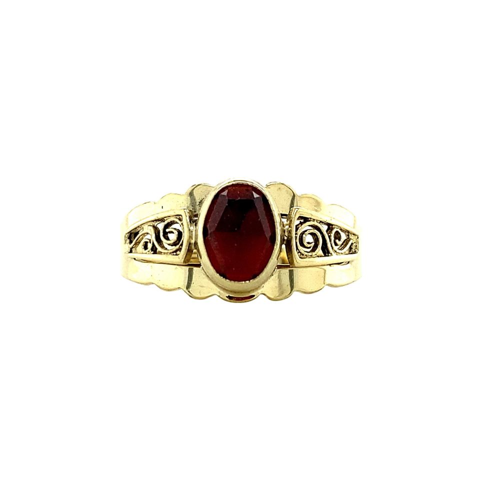 Vintage 14K Gold Ring with Garnet