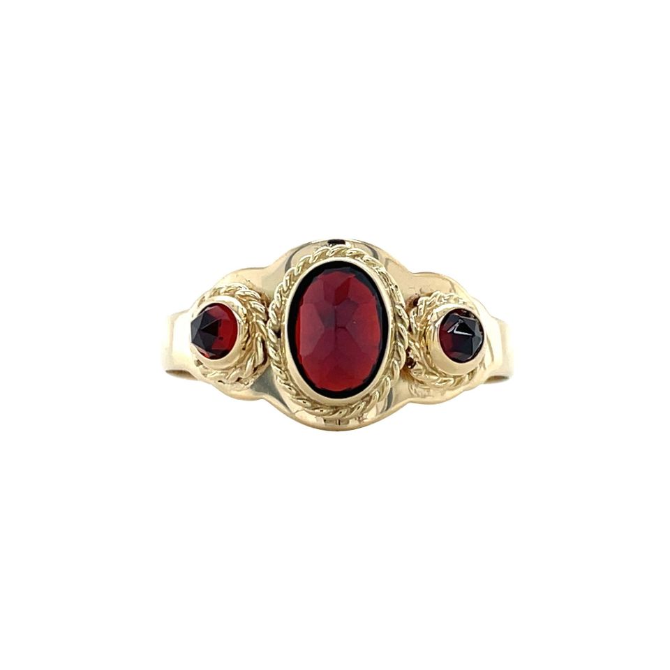 Vintage 14K Gold Ring with Garnet