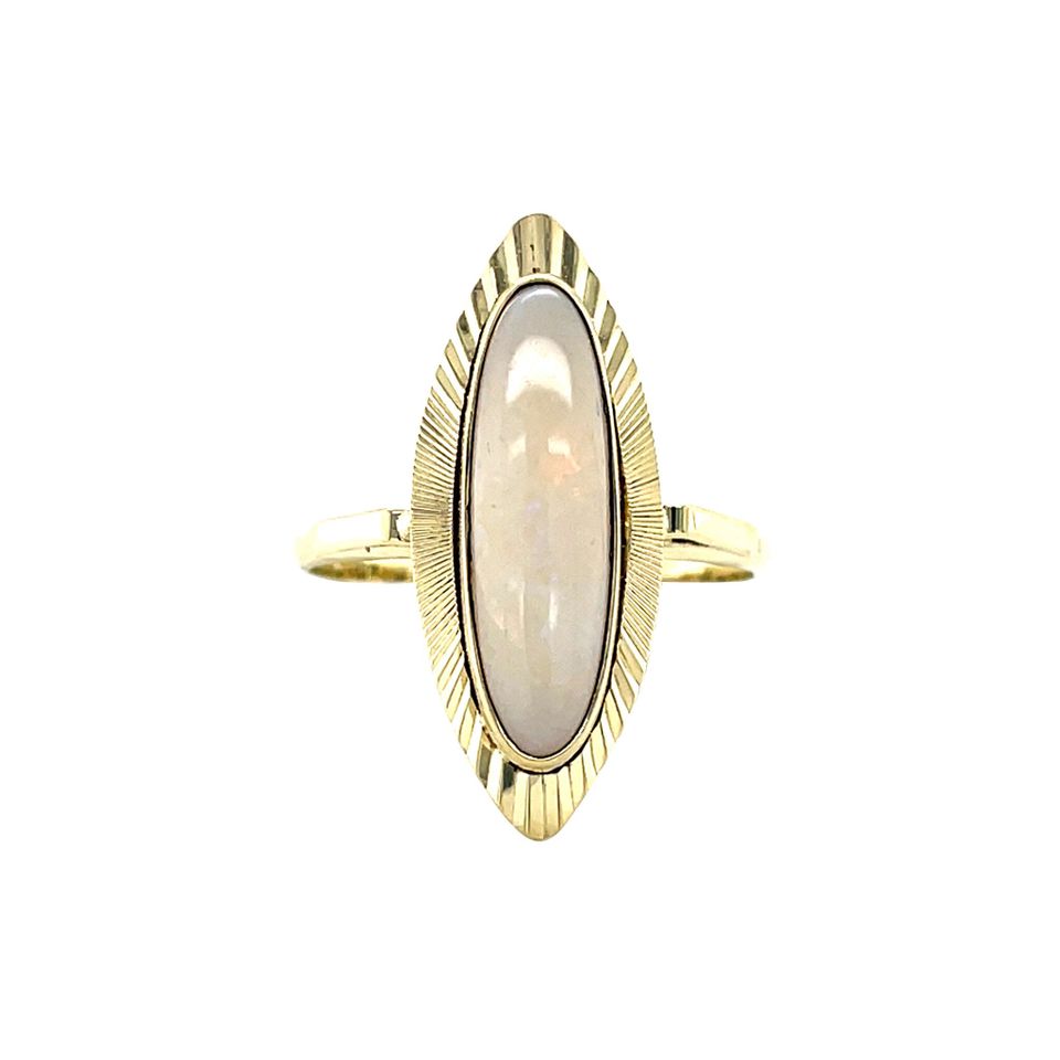 Vintage 14K Gold Ring with Opal
