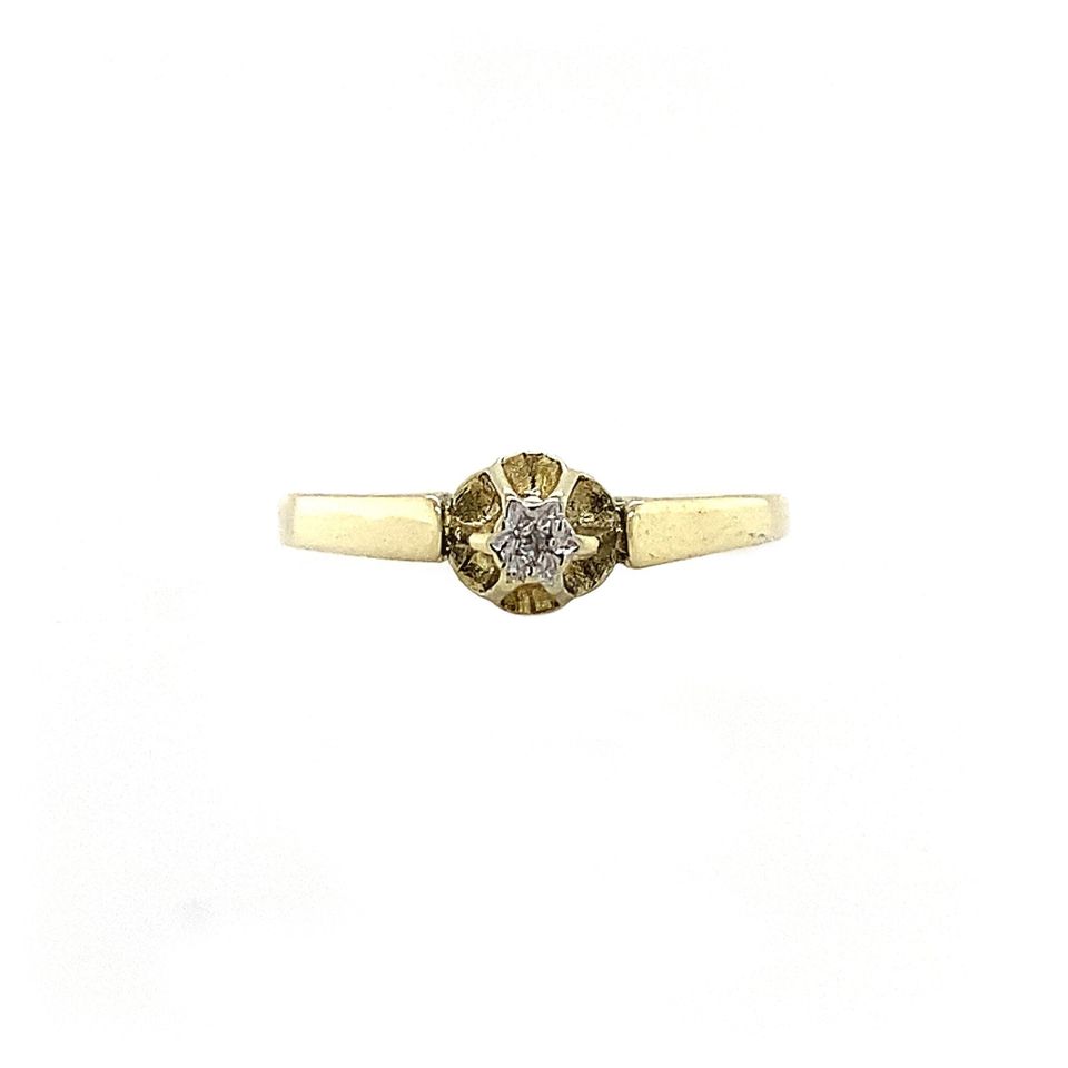 Vintage 14K Gold Solitaire Ring with Diamond