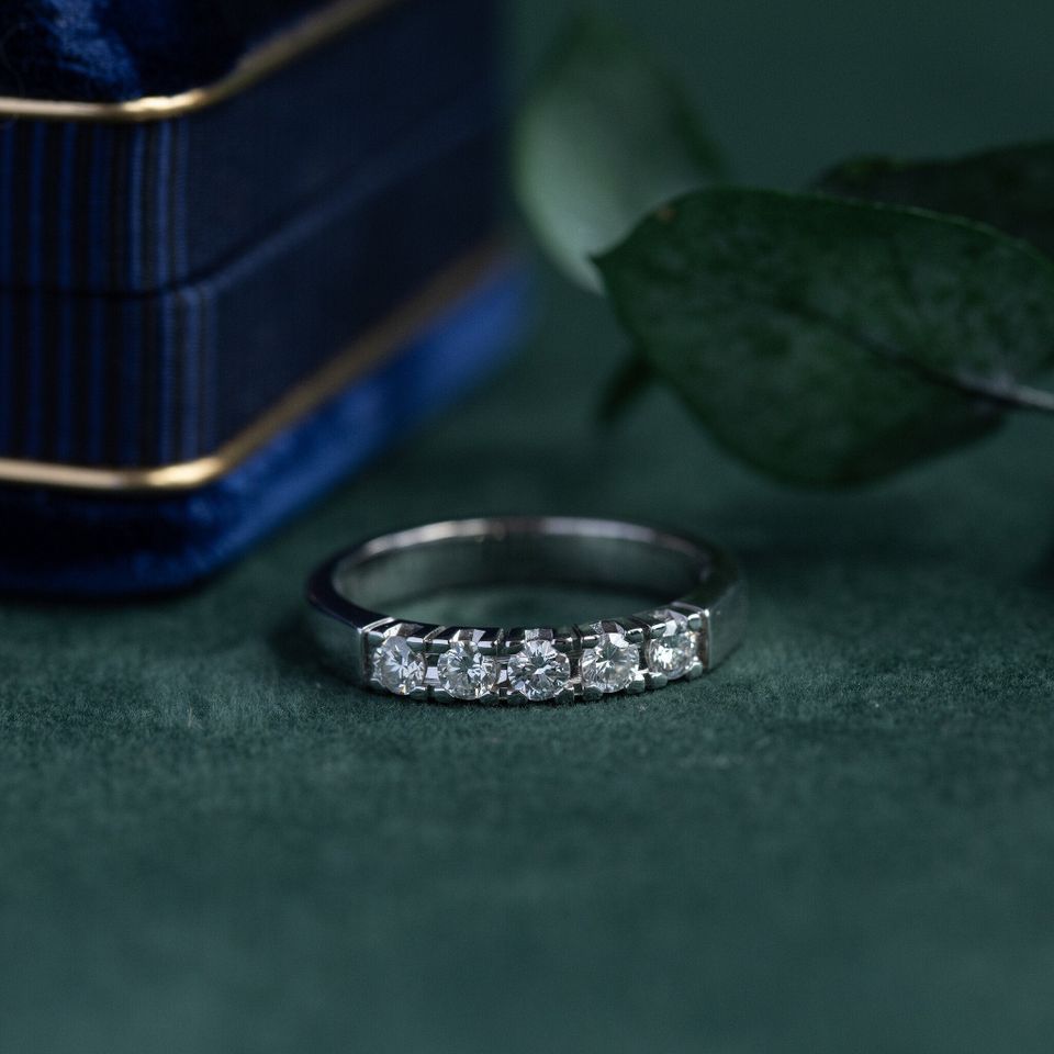 Vintage 14K White Gold Memoire Ring with Diamond