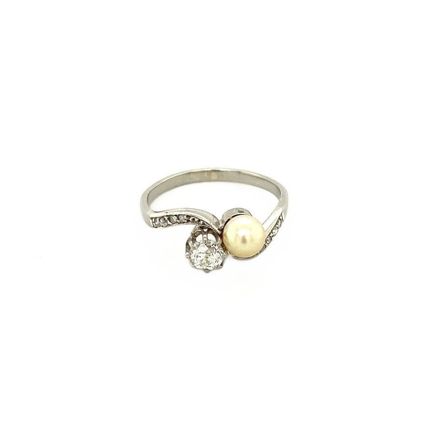 Vintage 14K White Gold Ring with Diamond and Pearl