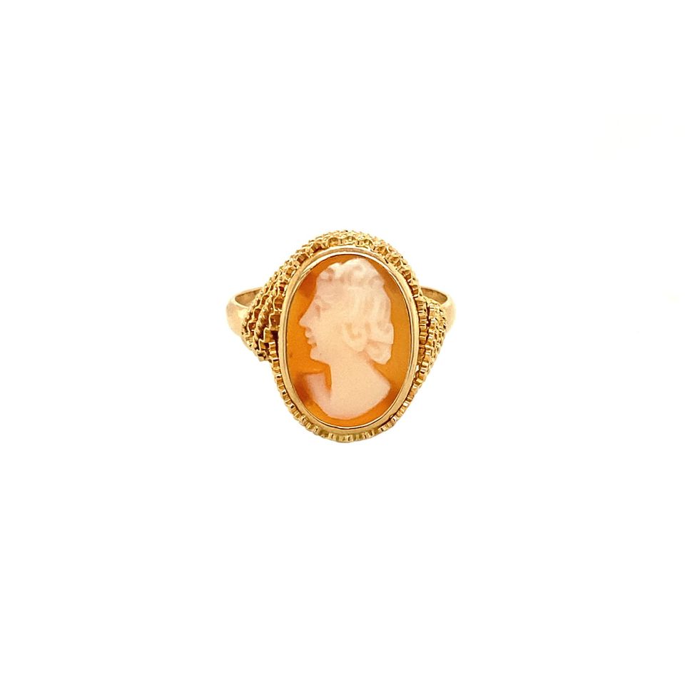 Vintage 18K Gold Ring with Cameo
