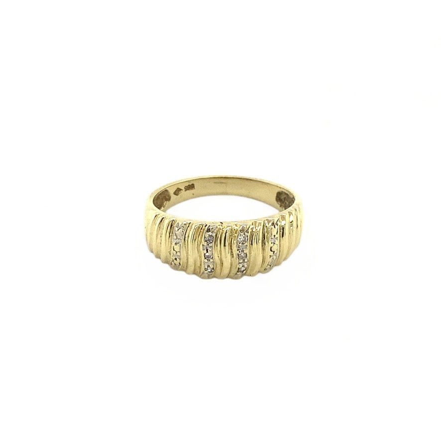 Vintage 14K Gold Ring with Diamond
